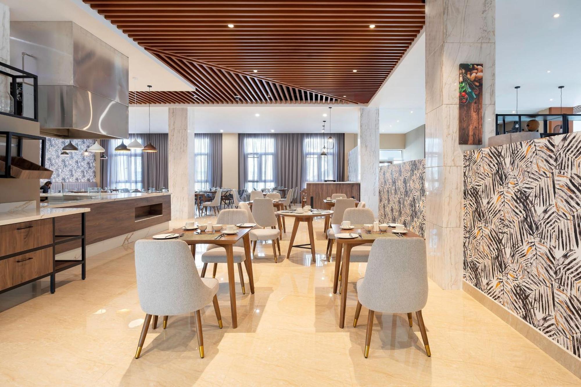 Protea Hotel By Marriott Lusaka International Airport Exterior foto