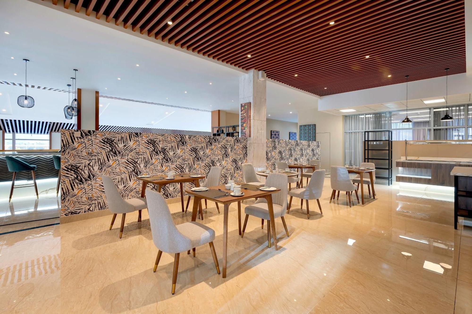 Protea Hotel By Marriott Lusaka International Airport Exterior foto
