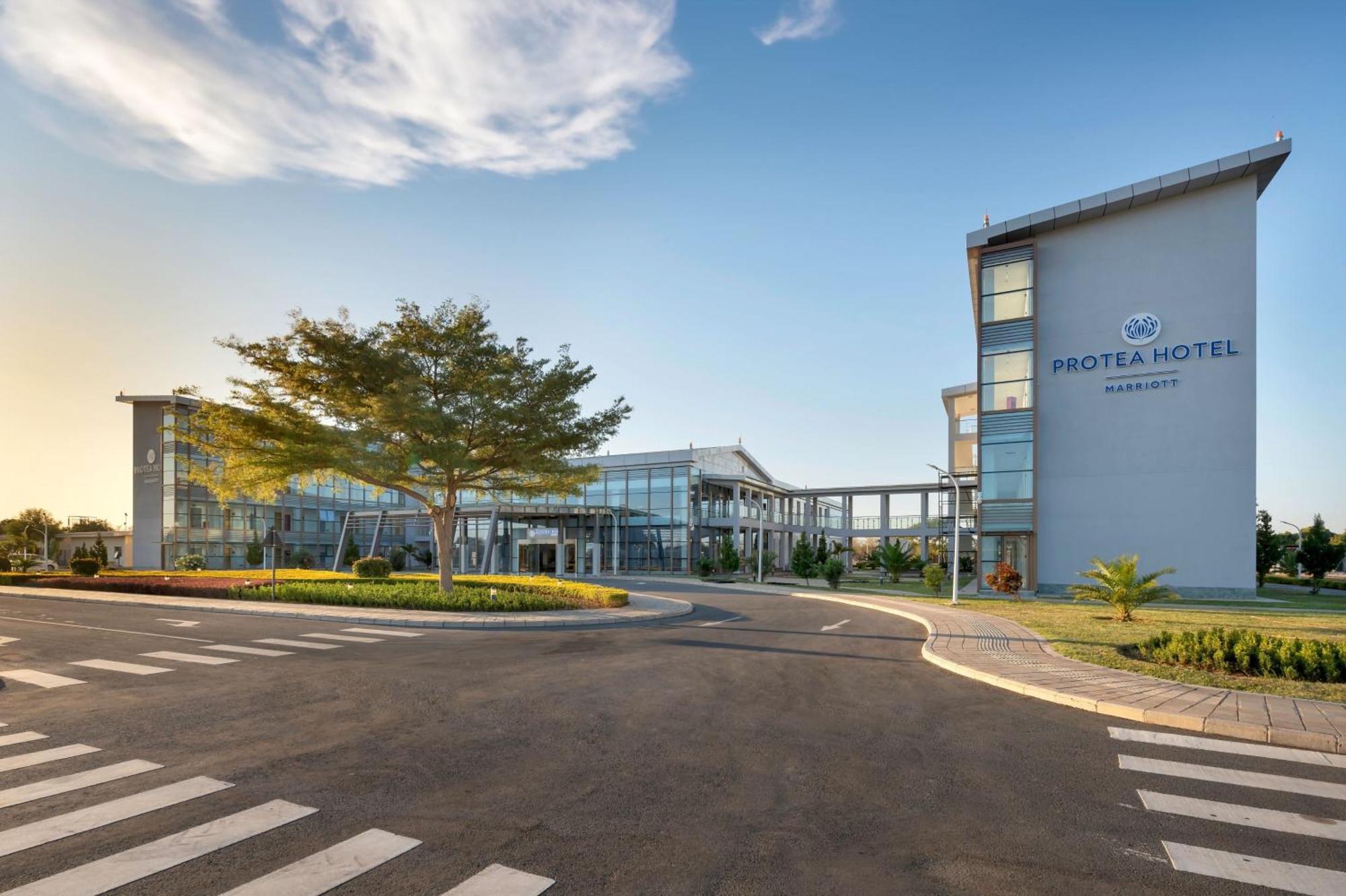 Protea Hotel By Marriott Lusaka International Airport Exterior foto