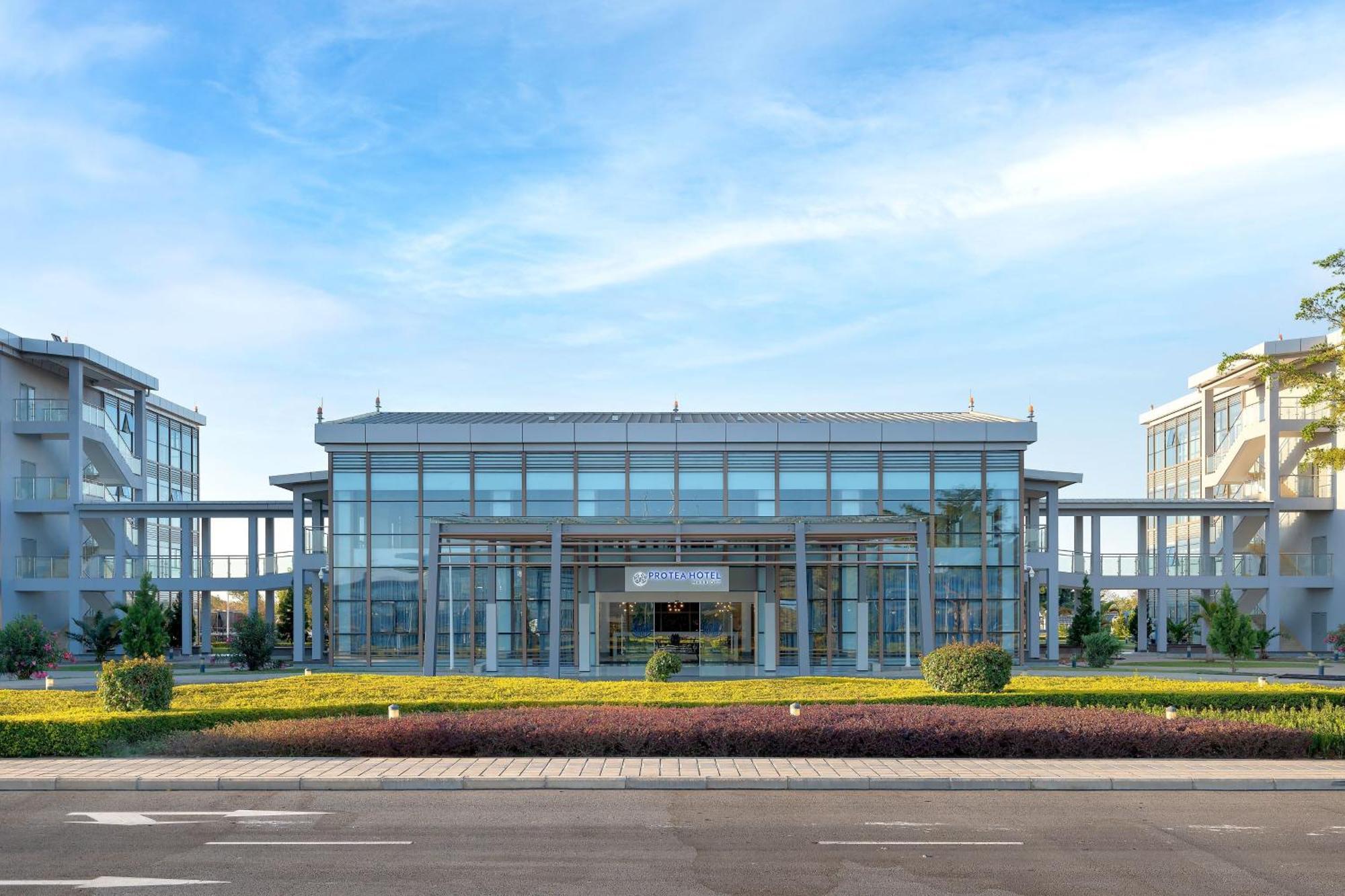 Protea Hotel By Marriott Lusaka International Airport Exterior foto