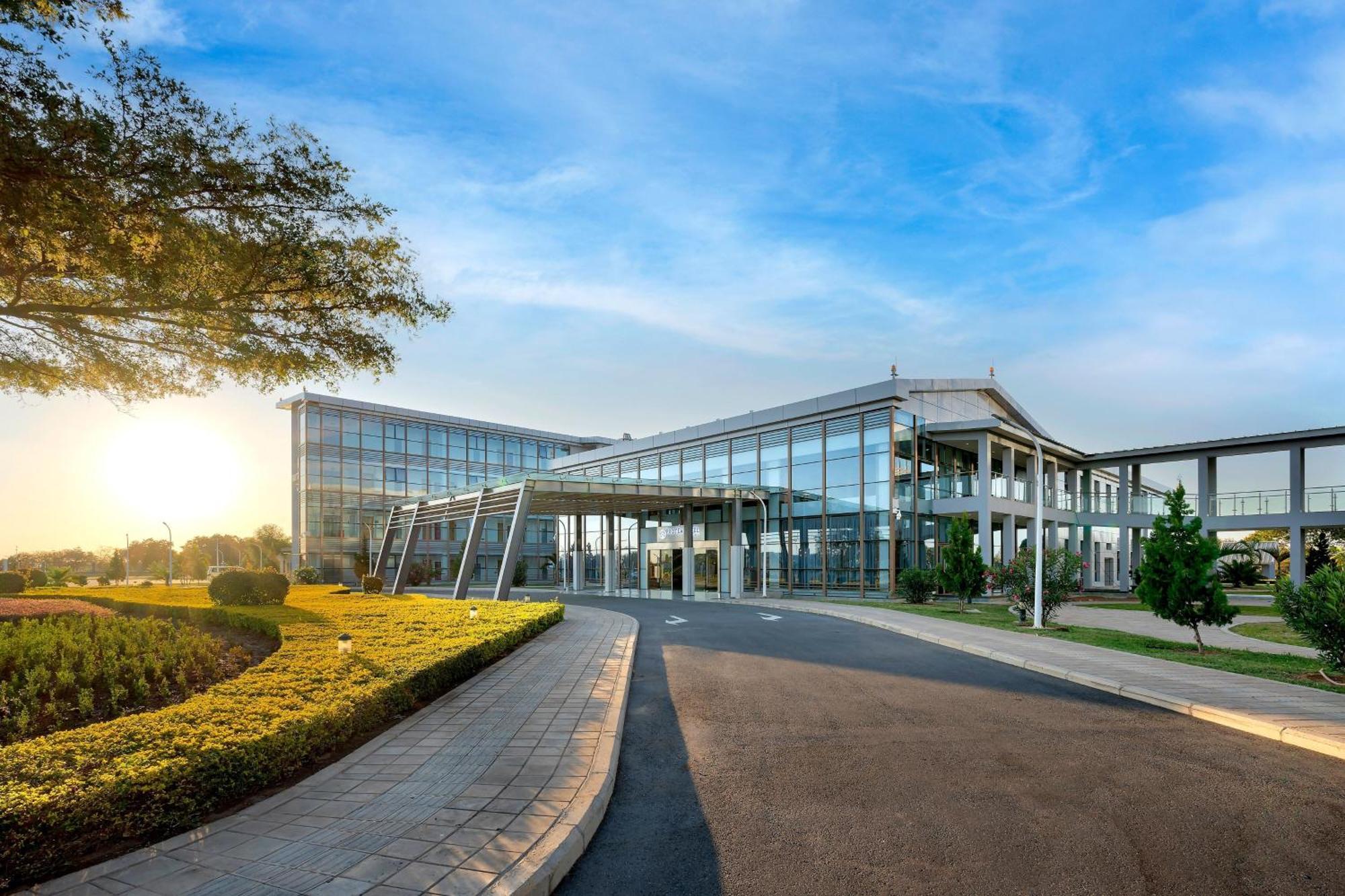 Protea Hotel By Marriott Lusaka International Airport Exterior foto