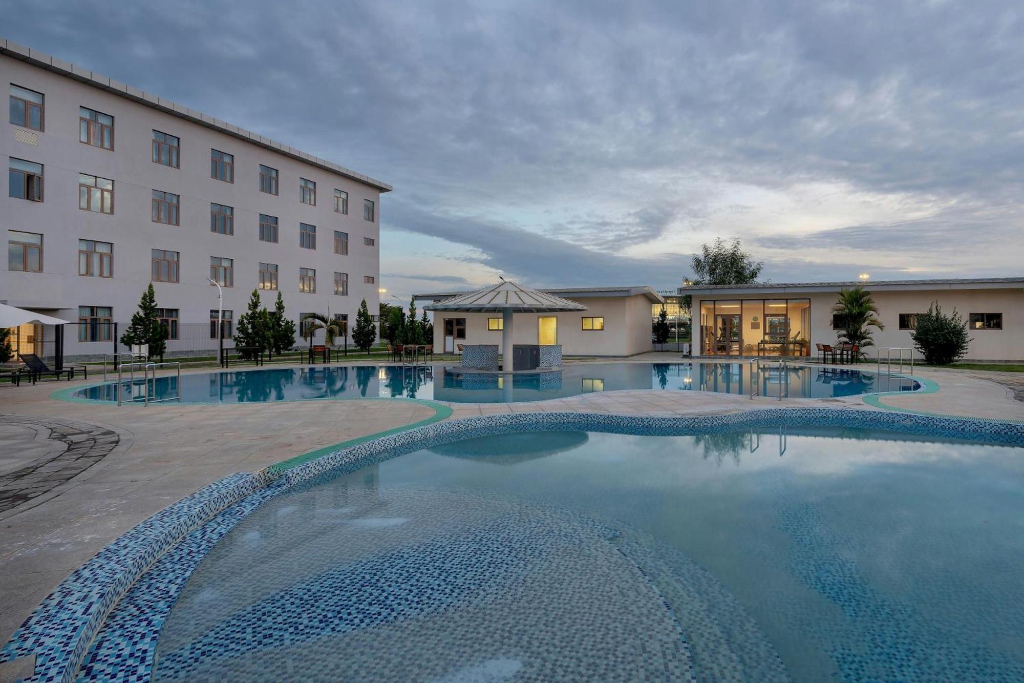 Protea Hotel By Marriott Lusaka International Airport Exterior foto