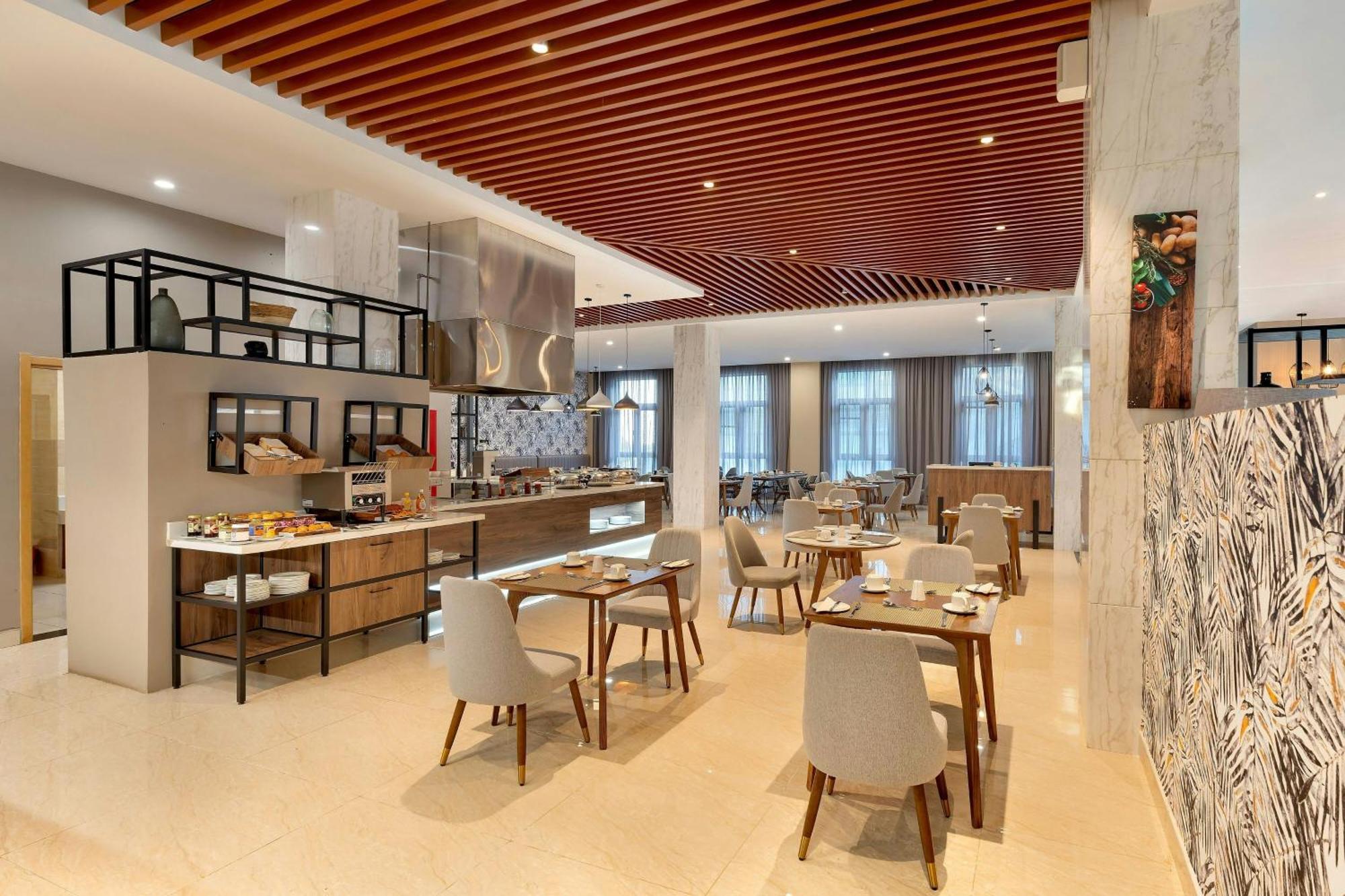 Protea Hotel By Marriott Lusaka International Airport Exterior foto