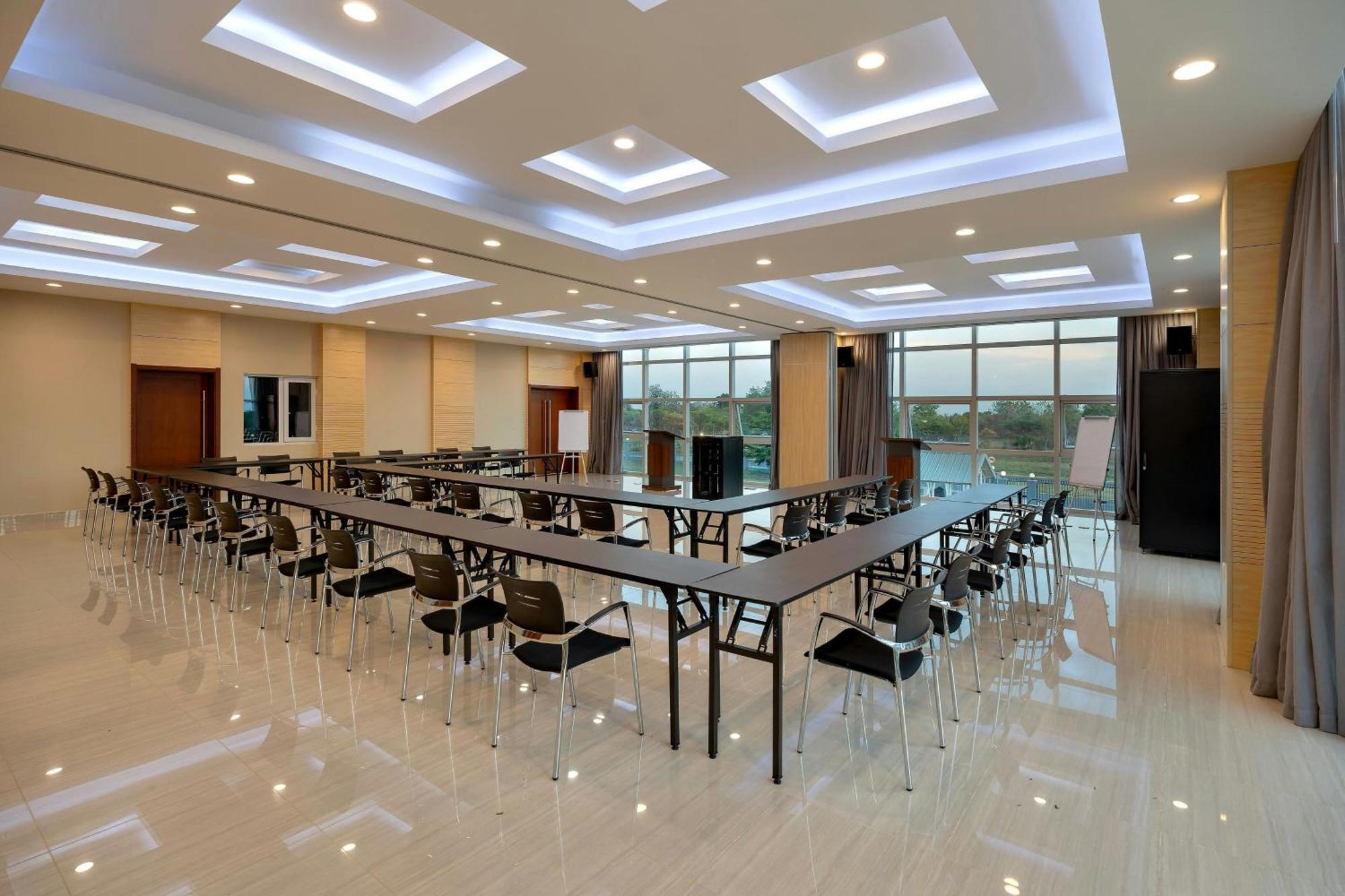 Protea Hotel By Marriott Lusaka International Airport Exterior foto