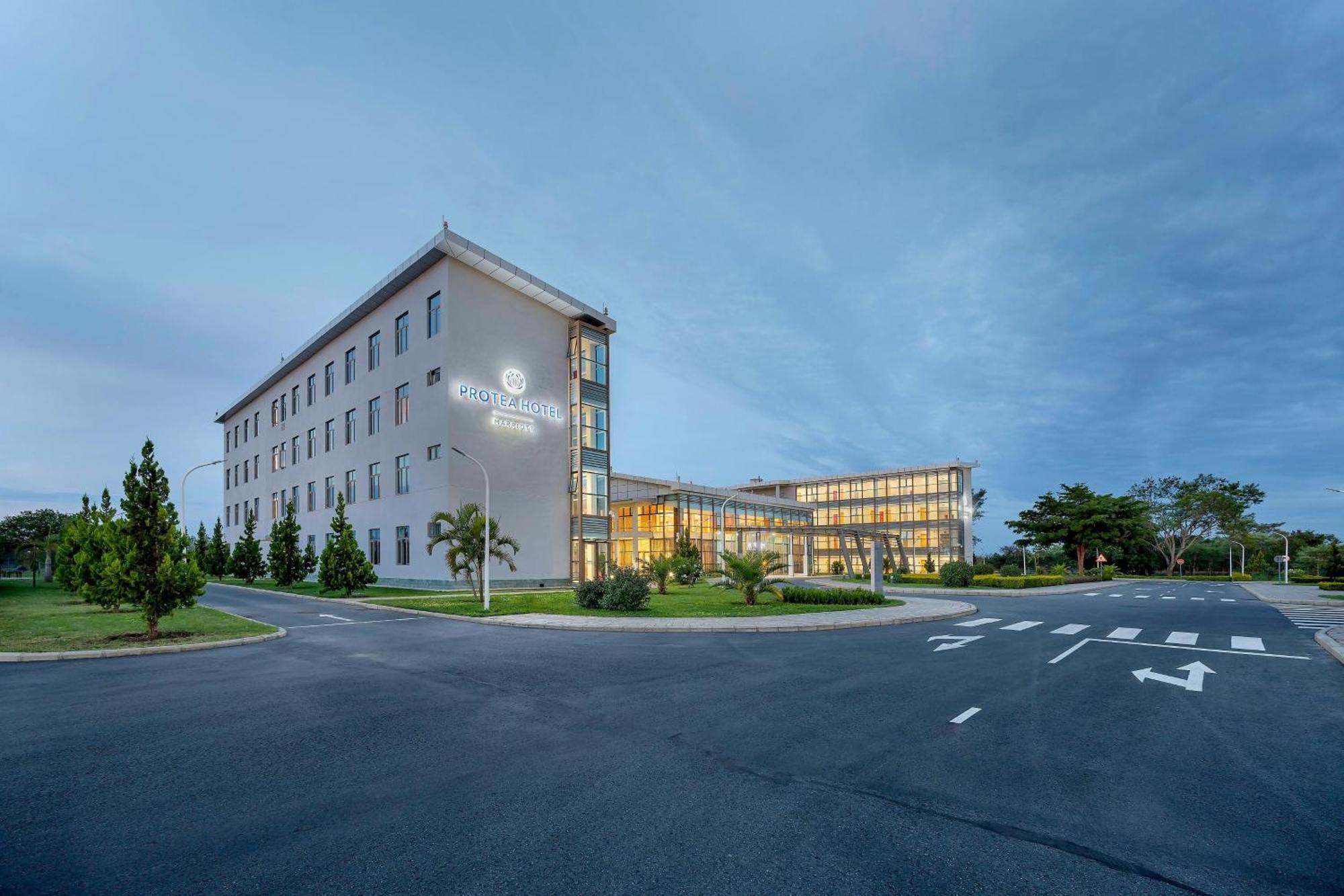 Protea Hotel By Marriott Lusaka International Airport Exterior foto
