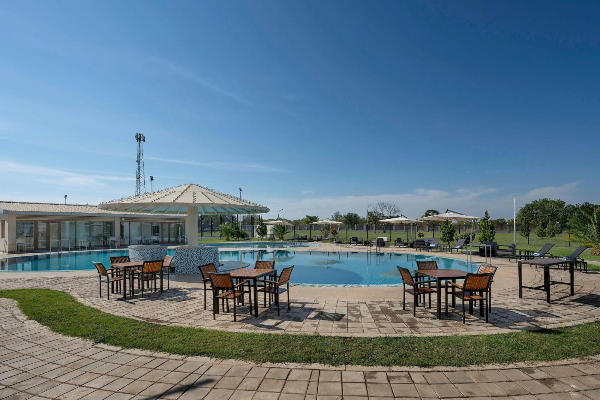 Protea Hotel By Marriott Lusaka International Airport Exterior foto