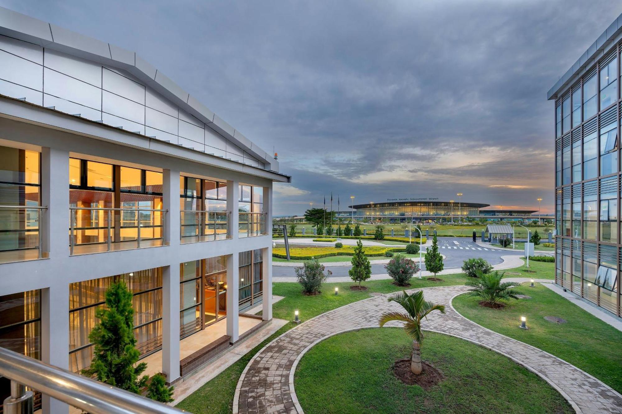 Protea Hotel By Marriott Lusaka International Airport Exterior foto