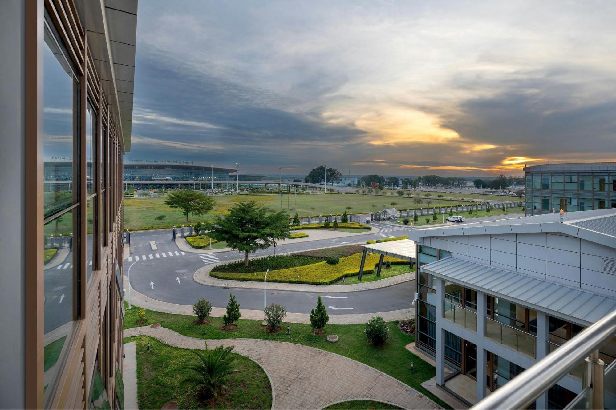 Protea Hotel By Marriott Lusaka International Airport Exterior foto